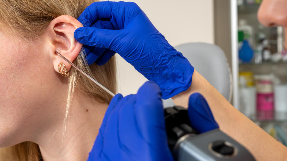 Read more about the article The Ear Wax Removal Wild West: Anyone Can Set Up Shop—Is That Safe?